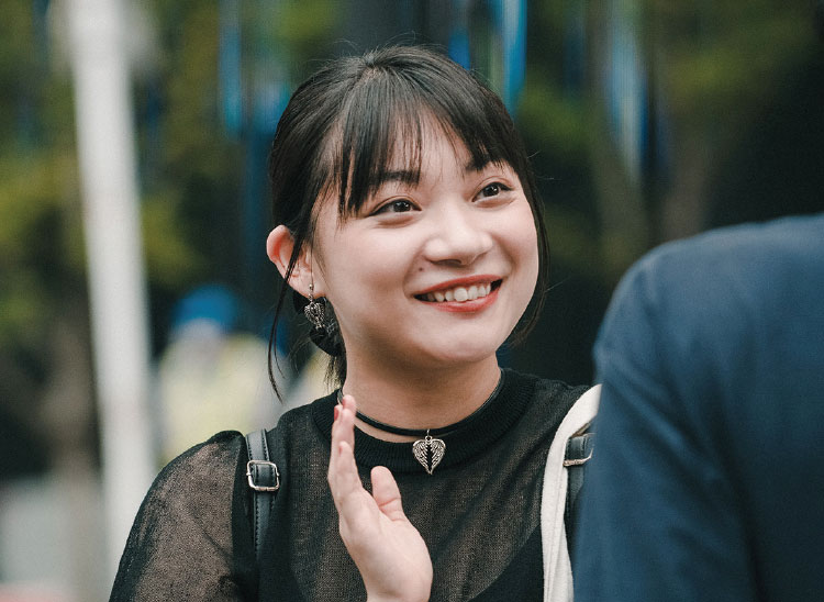 佐倉奈緒：三浦透子